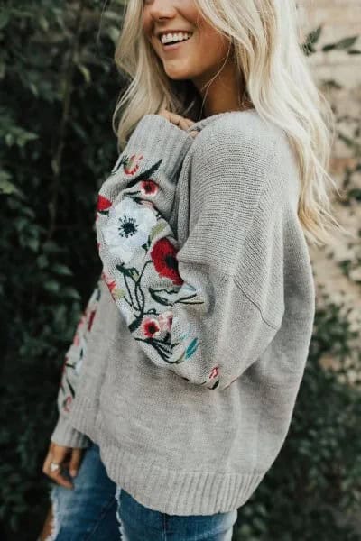 Light Grey Embroidered Chunky Sweater with Skinny Jeans