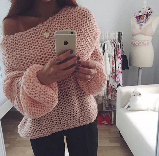 One Shoulder Pale Pink Chunky Pullover with Black Skinny Jeans