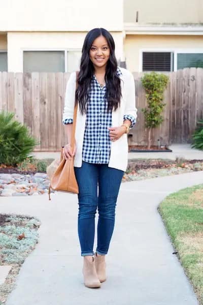 Black and White Checkered Shirt with White Cardigan & Blue Skinny Cuffed Jeans