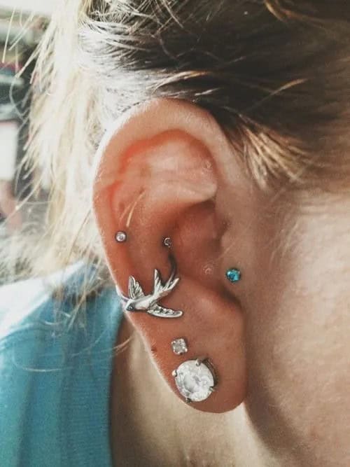 What does a snug piercing look like?