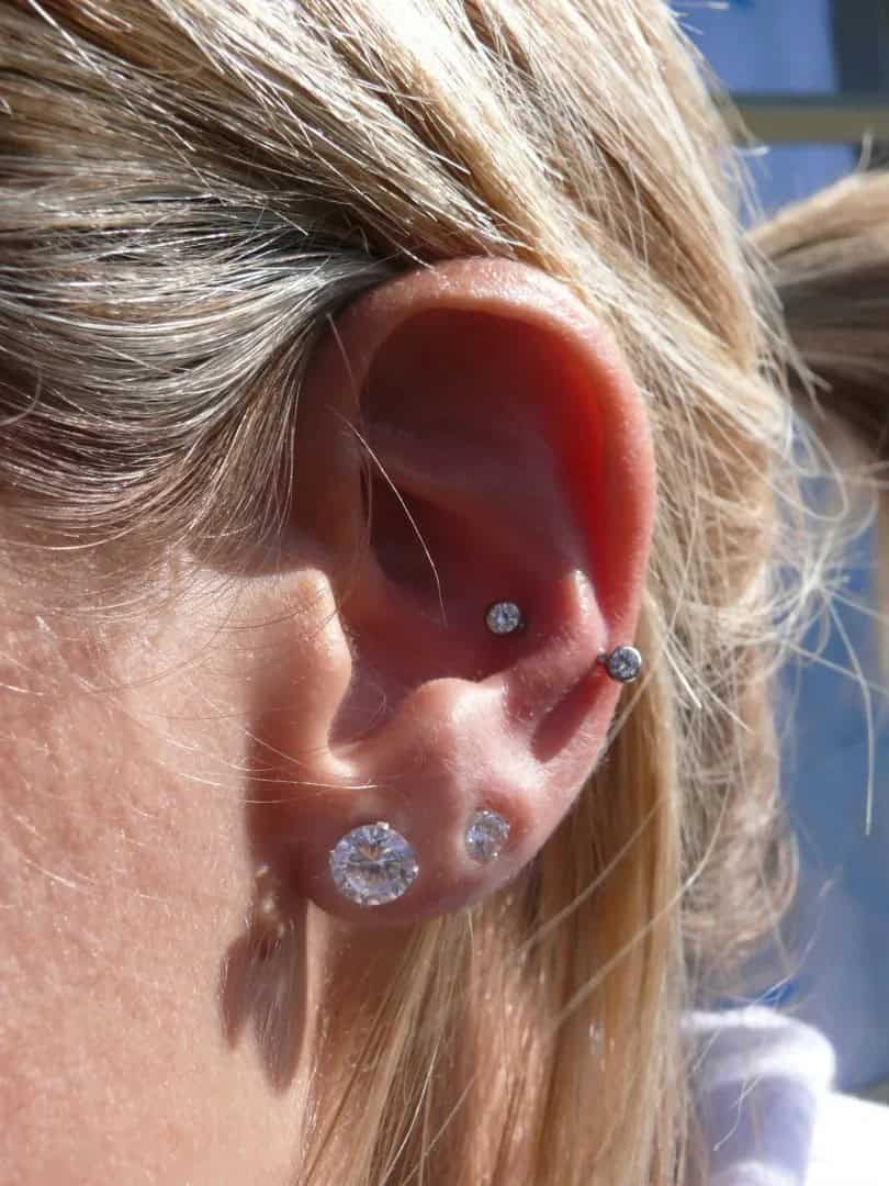 What does a snug piercing look like?