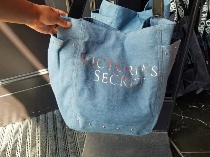 Light Blue Denim Tote Bag with White Shirt & Skinny Jeans