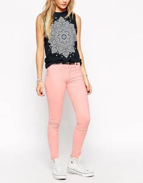 Black Sleeveless Printed Sleeve Top with Pink Skinny Jeans