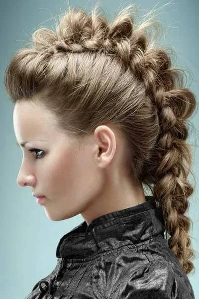 The fauxhawk – a mohawk hairstyle for long hair