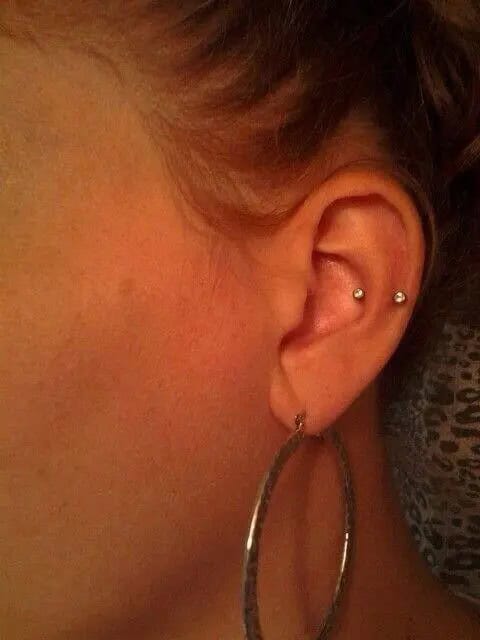 What does a snug piercing look like?