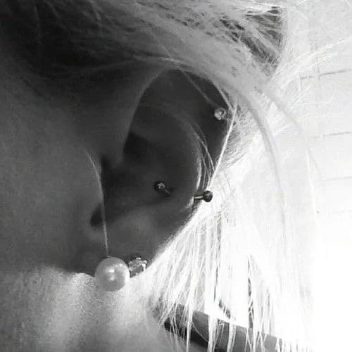 What does a snug piercing look like?