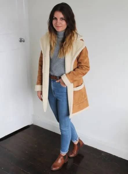 Faux Fur Collar Suede Coat with Blue Mom Jeans