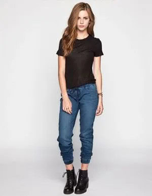 Black Tee with Cropped Dark Blue Jogger Denim Pants