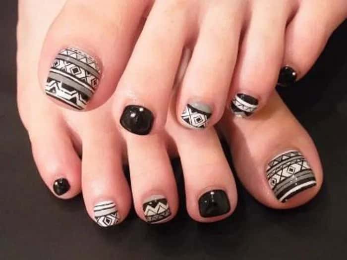 Geometric toe nail designs