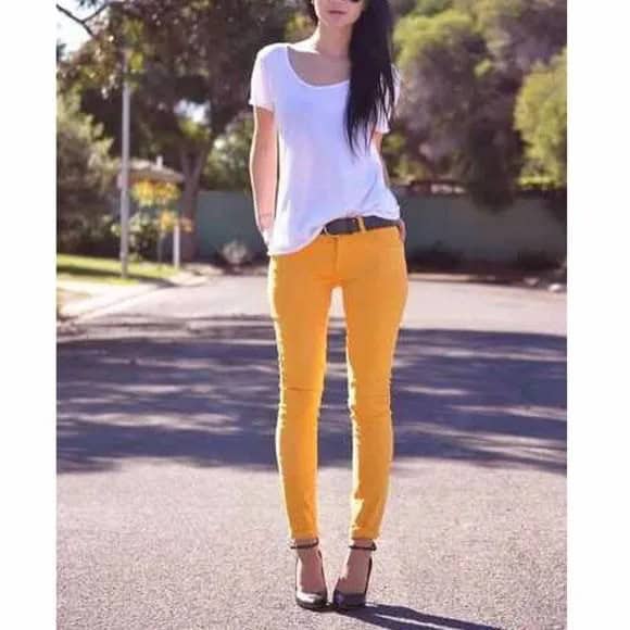 White Scoop Neck Slim Fit T Shirt with Skinny Pants