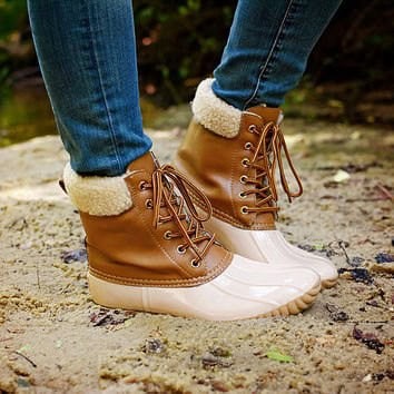 Blue Skinny Jeans with White and Brown Faux Fur Duck Boots