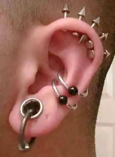 What does a snug piercing look like?