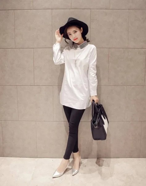 White Long Buttonless Shirt with Black Felt Hat