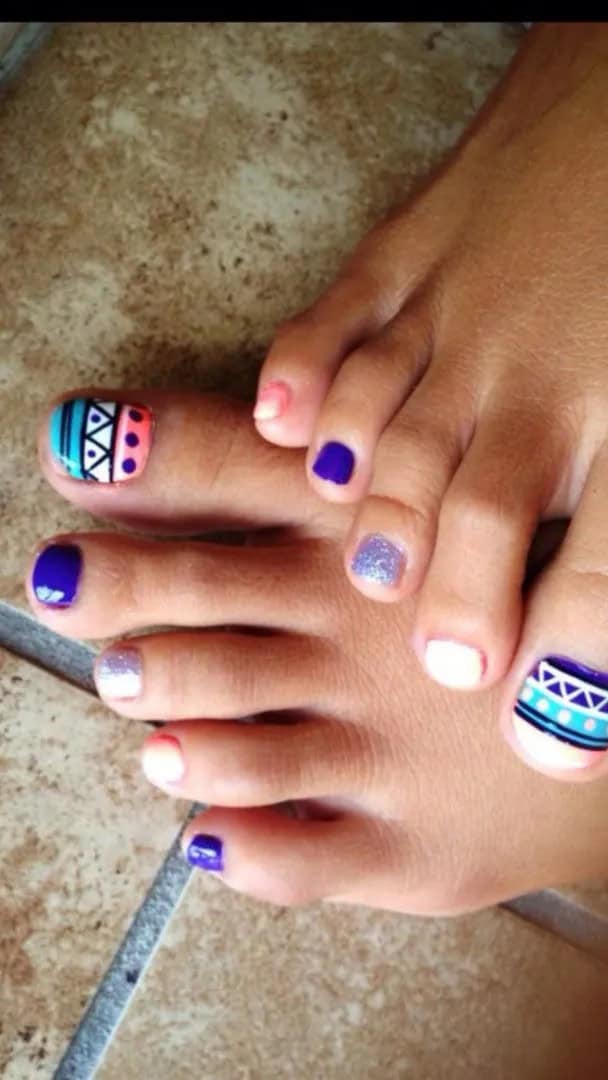 Geometric toe nail designs