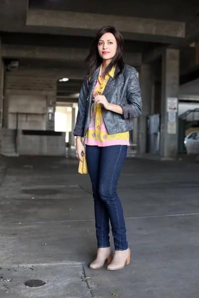 Wear with Yellow Floral Button Up Shirt & Dark Blue Skinny Jeans