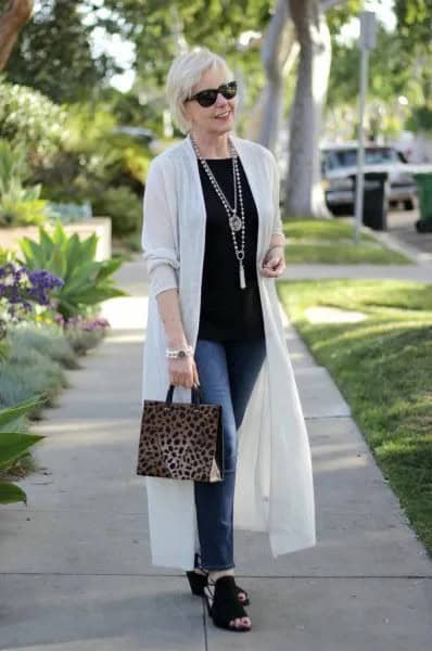 White Duster Sweater with Black T Shirt & Skinny Jeans