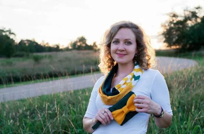 White Form Fitting Short Sleeve Tee with Gold and Black Printed Infinity Scarf