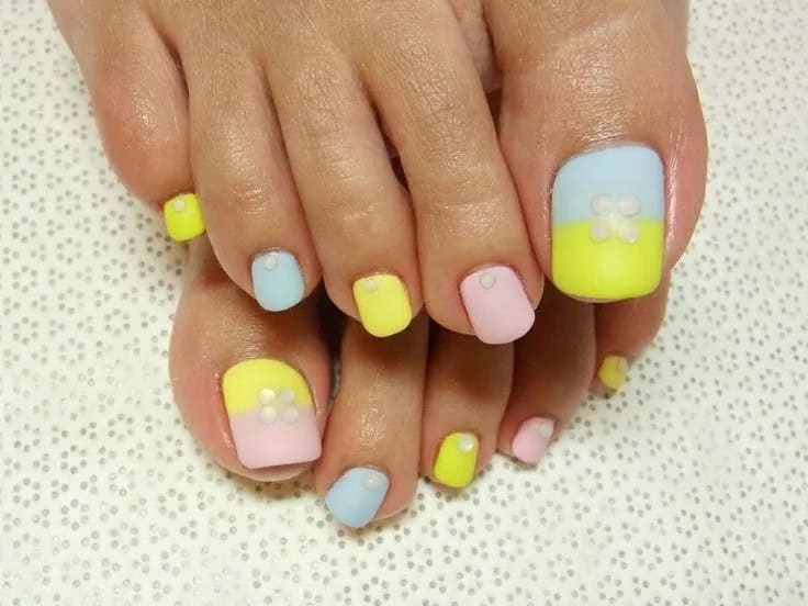 Simple toenail designs using pastel colors