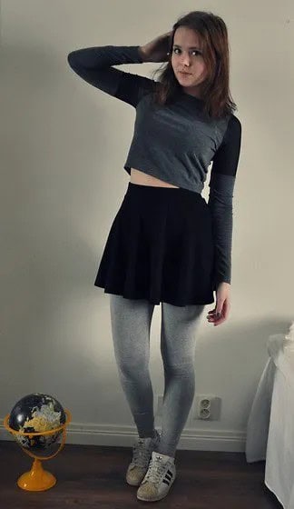 Grey Cropped Long Sleeve Tee with Leggings & White Sneakers