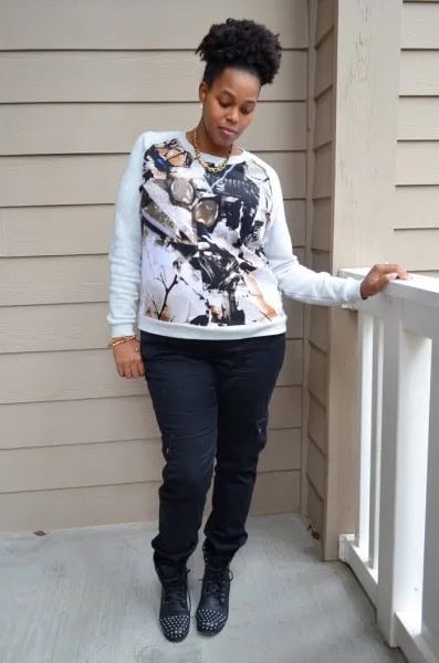 Grey Printed Sweatshirt with Black Slim Fit Jeans