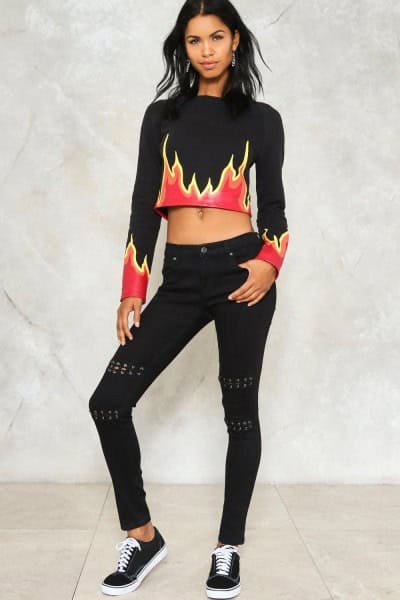 Black and Red Cropped Graphic Sweater with Skinny Jeans