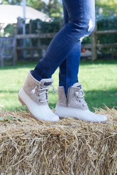 Blue Ripped Skinny Jeans & White and Pink Quilted Duck Boots