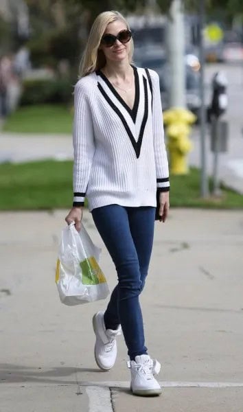 White and Black Ribbed V Neck Sweater with Navy Blue Skinny Jeans