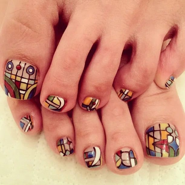 Geometric toe nail designs