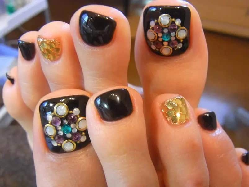 Toe nail art with crystals or rhinestones