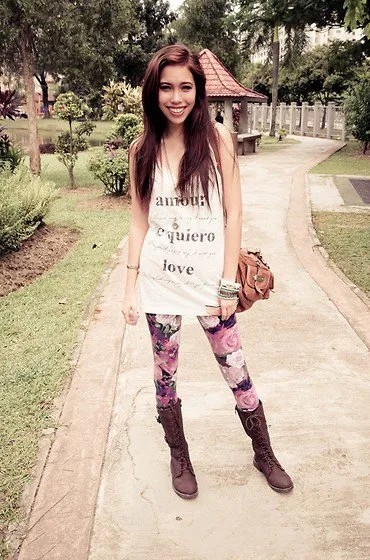 White Tunic Graphic Tank Top with Floral Printed Leggings