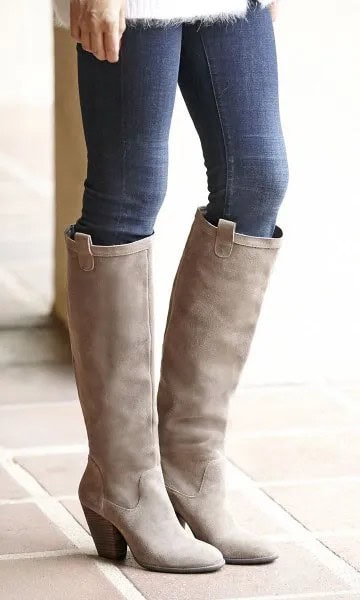 Wear with White Chunky Knit Sweater & Dark Blue Skinny Jeans