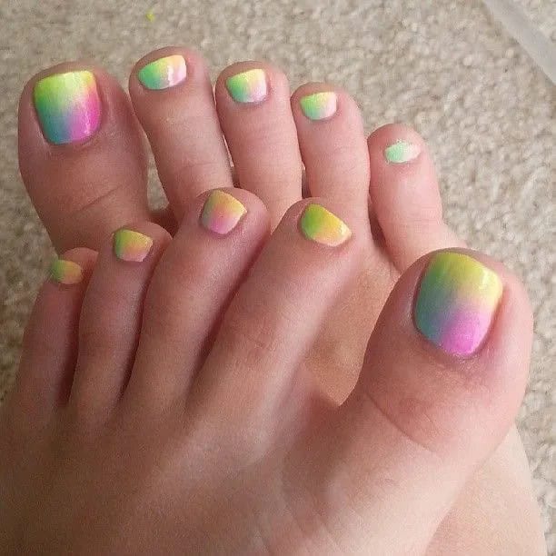 Simple toenail designs using pastel colors