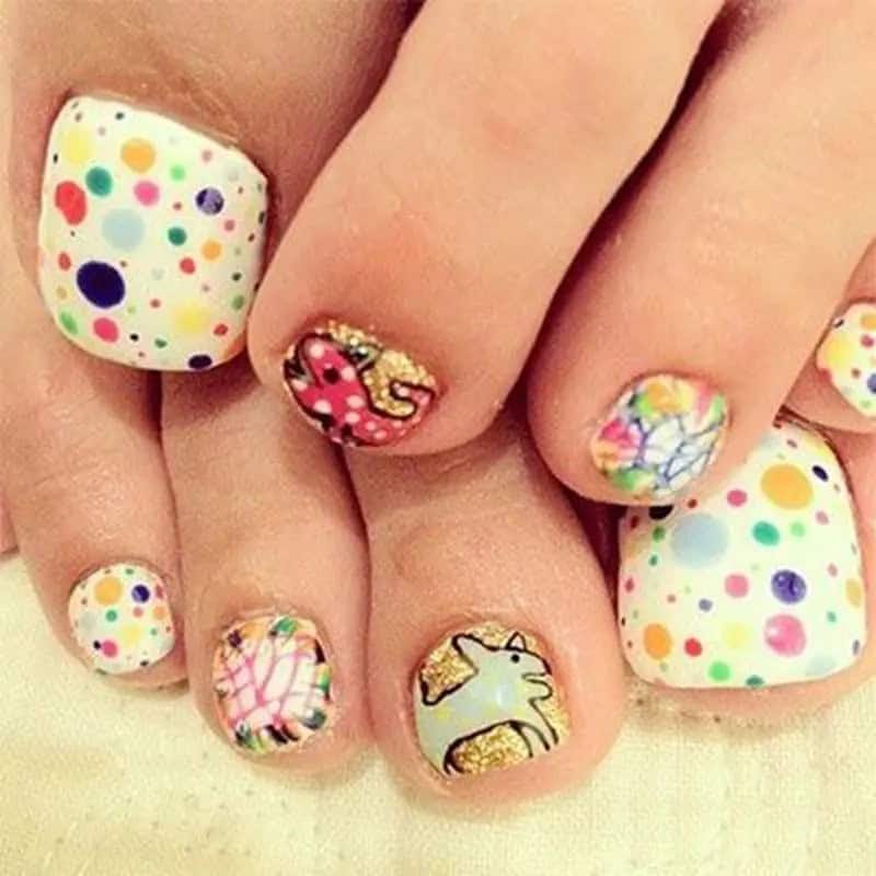 Easy toenail designs with DIY motifs