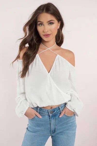 Criss Cross Neck Long Sleeve Crop Top with Light Blue Jeans