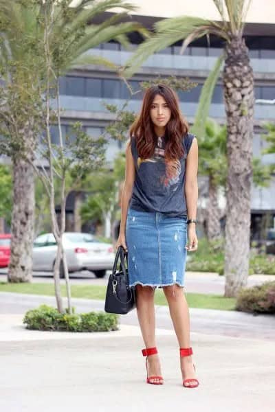 Grey Sleeveless Print Tee with Ripped Denim Skirt