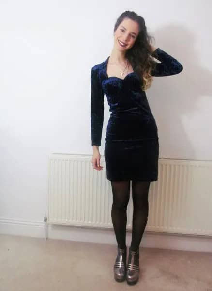 Blue Long Sleeve Sweetheart Neckline Velvet Sheath Dress