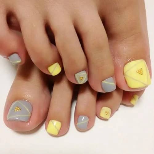 Simple toenail designs using pastel colors