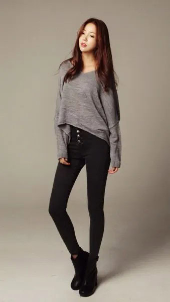 Grey Long Sleeve High Low Tee with Black Skinny Jeans