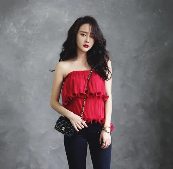 Red Ruffle Shoulder Strapless Blouse with Black Skinny Jeans