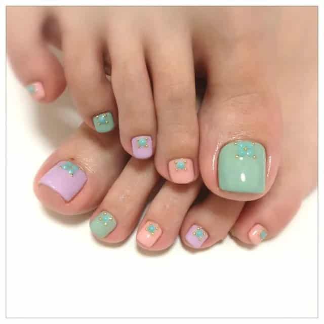 Simple toenail designs using pastel colors