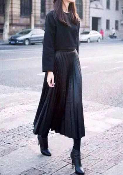 Black Comfy Sweater with Maxi Pleated Skirt