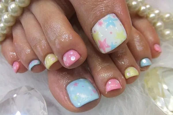 Geometric toe nail designs