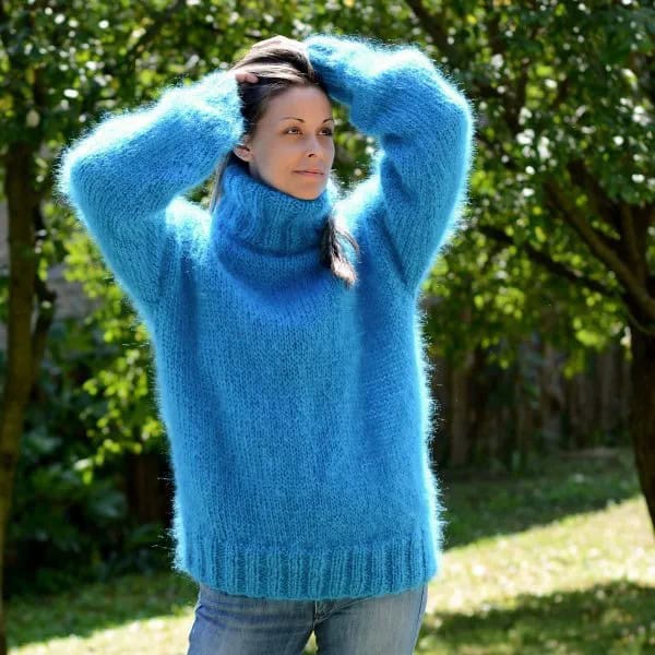 Blue Turtleneck Chunky Knit Sweater with Washed Skinny Jeans