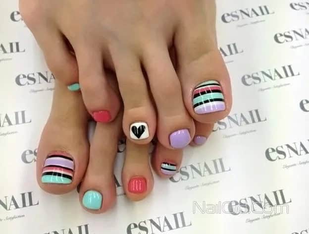 Geometric toe nail designs