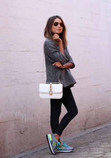 Grey Fleece Pullover with White Purse & Black Skinny Jeans