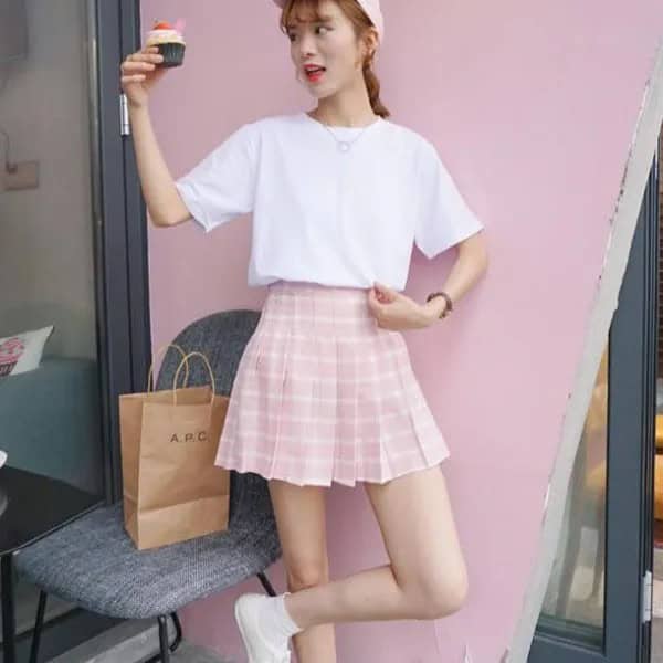 White Relaxed Fit T Shirt with High Rise Pink and White Plaid Skater Skirt