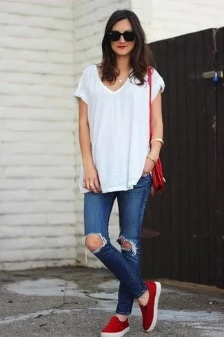 White Oversized V Neck T Shirt with Ripped Blue Skinny Jeans