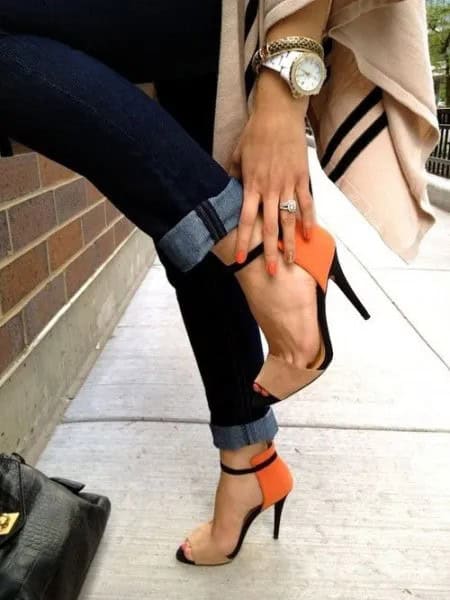 Ivory Wool Blanket Scarf with Dark Skinny Jeans & Orange Heels