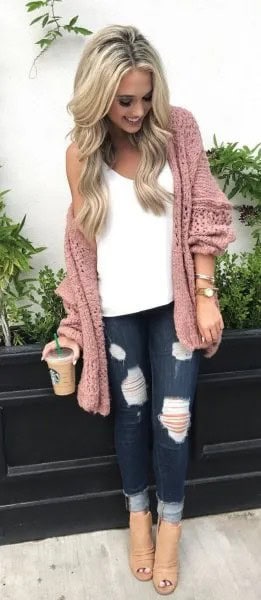 Blush Pink Sweater Cardigan with Dark Blue Ripped Skinny Jeans