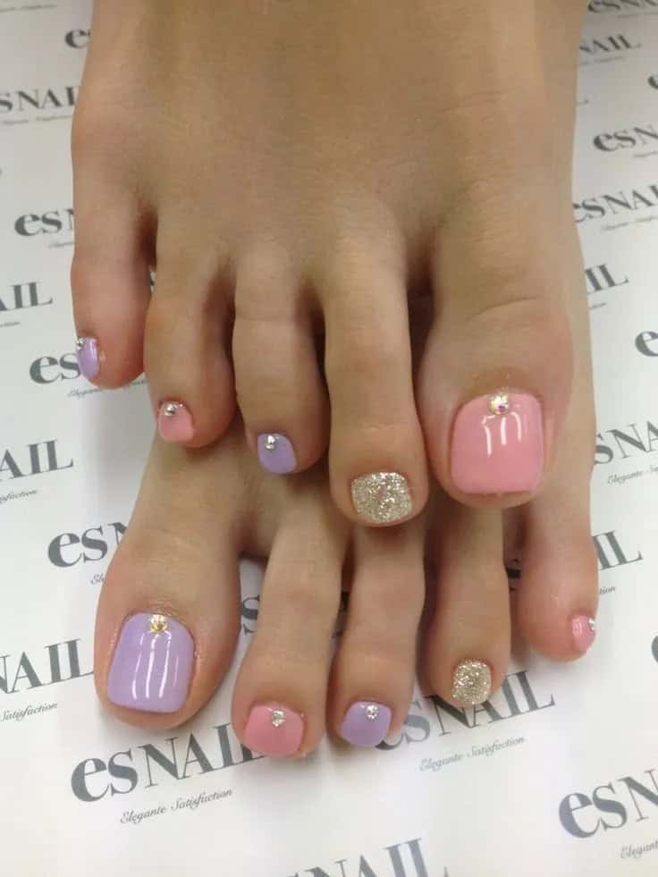 Simple toenail designs using pastel colors